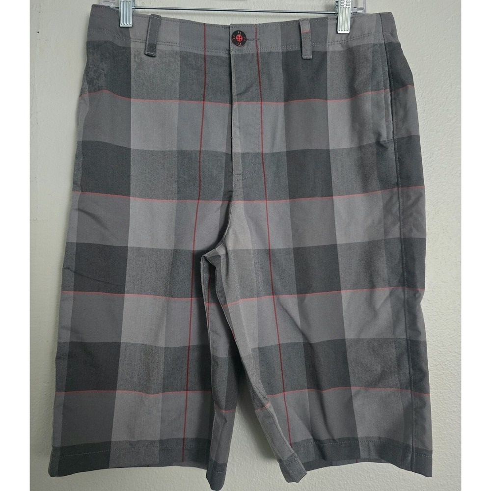 Under Armour NWT Golf Shorts Plaid Gray Red Accents Flat Front Casual Size YXL‎